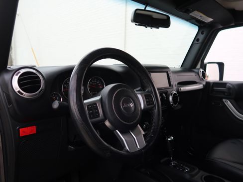 Used 2016 Jeep Wrangler Unlimited Rubicon AWD/4WD image 31