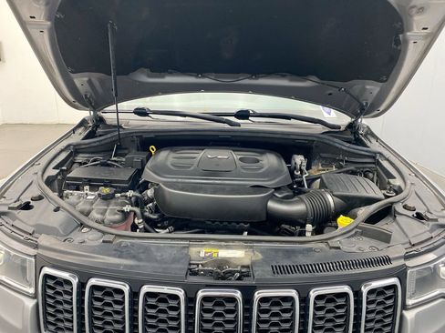Used 2018 Jeep Grand Cherokee Limited AWD/4WD image 11