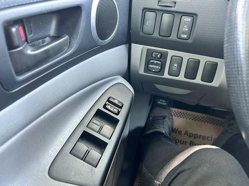 Used 2014 Toyota Tacoma PreRunner w/ TRD Sport Package RWD image 17