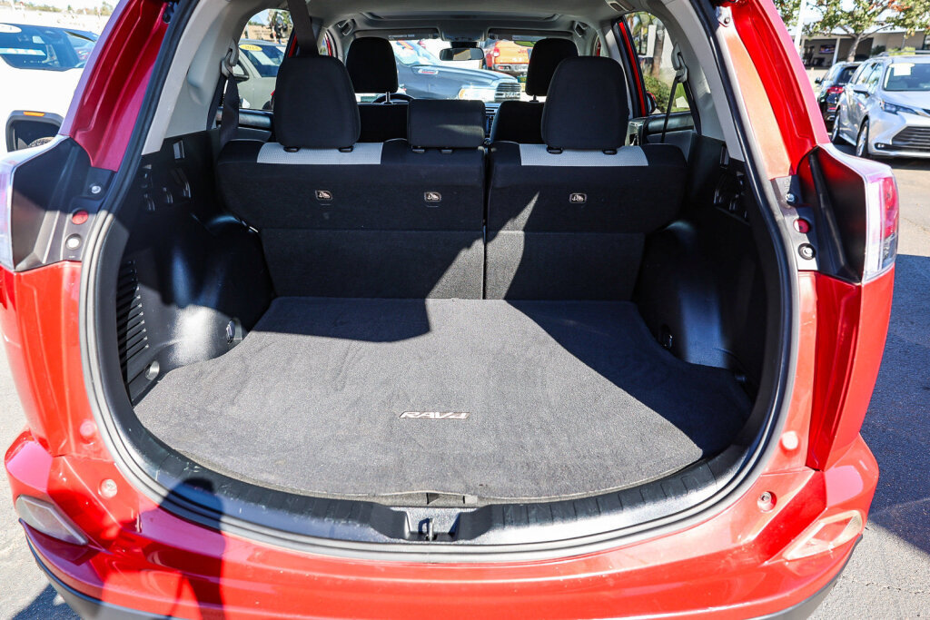 Used 2017 Toyota RAV4 XLE AWD/4WD image 26