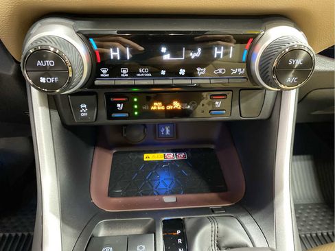 Used 2025 Toyota RAV4 Limited image 18