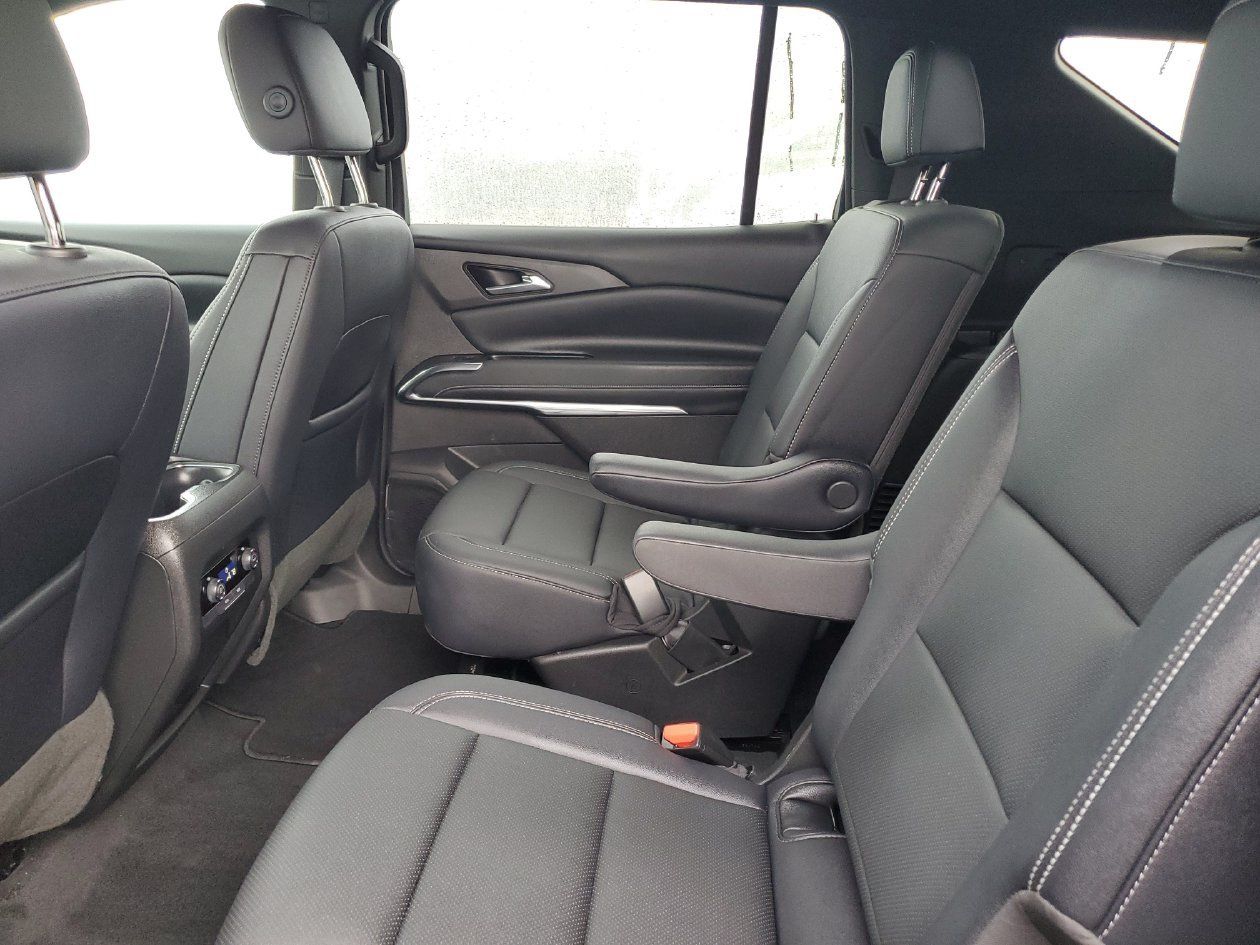 Used 2026 Chevrolet Traverse LT FWD image 9
