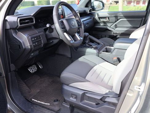 Used 2024 Toyota Tacoma TRD Sport image 4