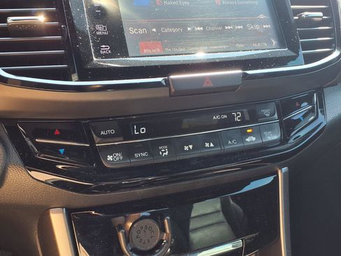 Used 2017 Honda Accord EX-L image 11