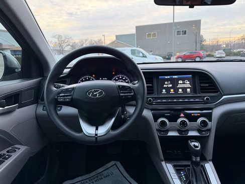 Used 2019 Hyundai Elantra SEL image 15
