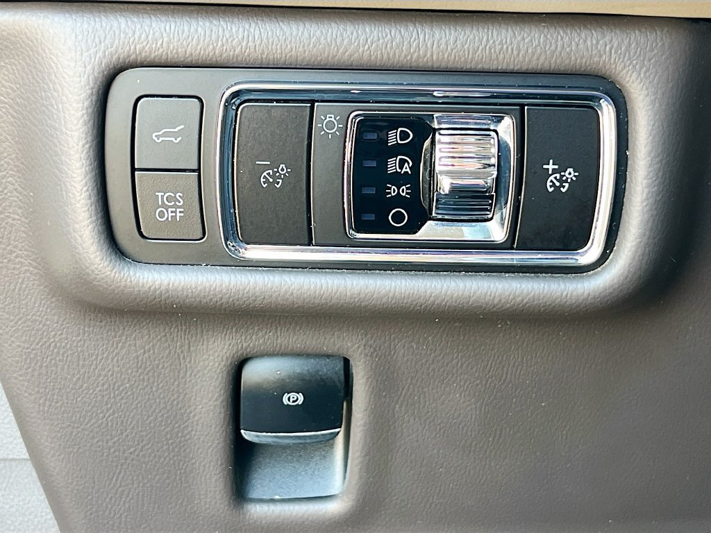 Used 2023 Lincoln Nautilus AWD w/ Premium Package image 10