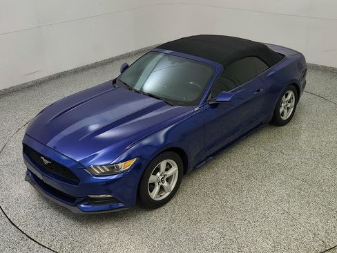 Used 2016 Ford Mustang Convertible RWD image 14