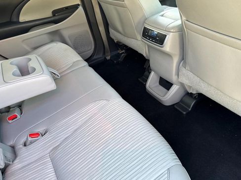 Used 2015 Toyota Highlander Plus FWD image 29