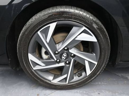 Used 2025 Hyundai Elantra SEL FWD image 22