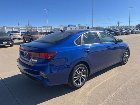 Used 2023 Kia Forte LXS image 3