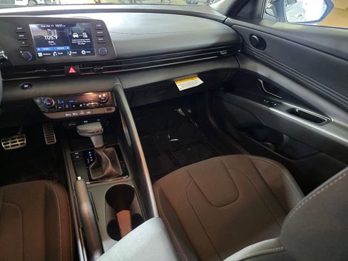 Certified 2025 Hyundai Elantra Sport FWD image 17