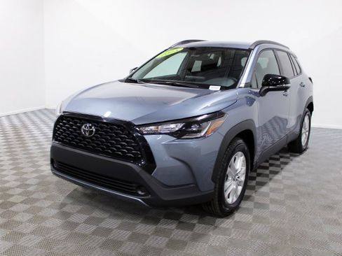 Certified 2025 Toyota Corolla Cross LE image 2