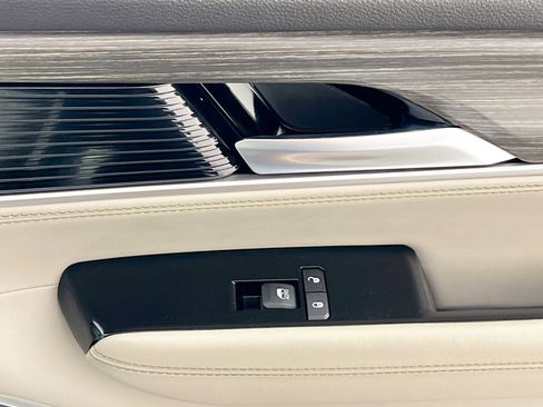 Used 2024 Jeep Wagoneer L Series II image 31