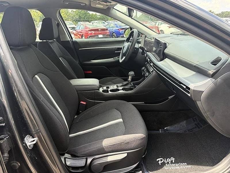 Used 2025 Hyundai Sonata SE FWD image 29