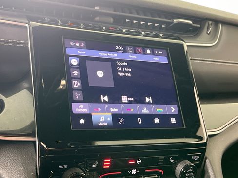 Used 2023 Jeep Grand Cherokee Altitude image 14