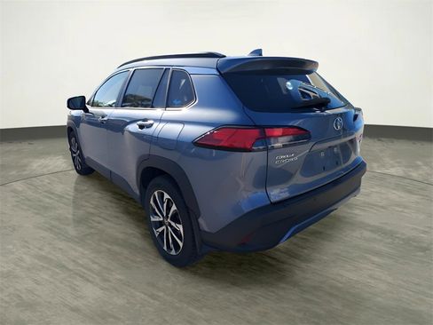 Used 2024 Toyota Corolla Cross XLE image 3