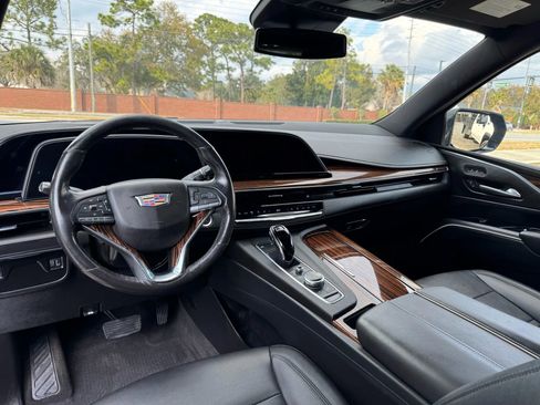 Used 2022 Cadillac Escalade ESV Luxury image 8