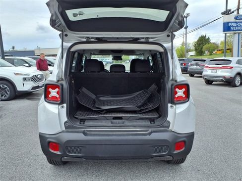 Used 2019 Jeep Renegade Altitude w/ Quick Order Package 2XM image 7