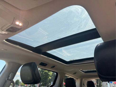 Used 2018 Chrysler Pacifica Limited w/ Advanced Safetytec Group FWD image 27