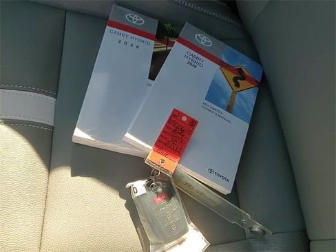 Used 2026 Toyota Camry SE image 7