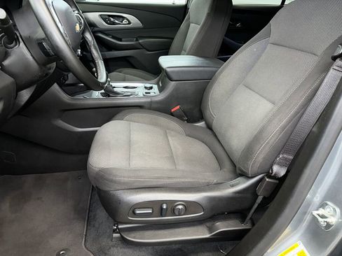 Certified 2023 Chevrolet Traverse LT image 2