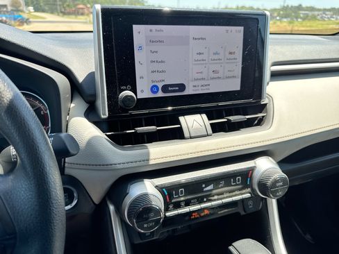 Used 2025 Toyota RAV4 XLE FWD image 16