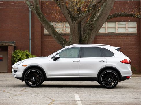 Used 2011 Porsche Cayenne Sport Utility 4D image 10