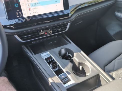 Used 2025 Volkswagen Atlas Cross Sport SE image 18