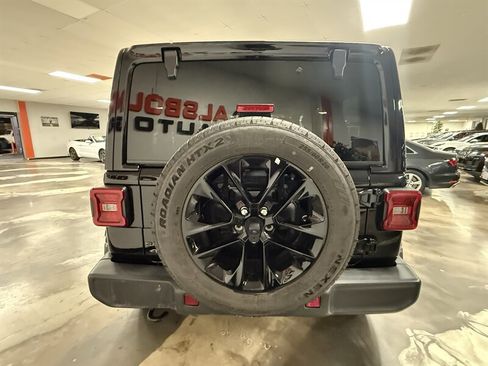 Used 2025 Jeep Wrangler Unlimited Sahara image 7