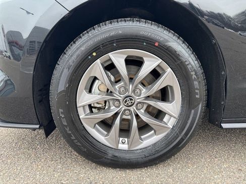 Certified 2024 Toyota Sienna XLE image 6