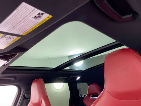 Certified 2022 Land Rover Range Rover Sport SVR image 13