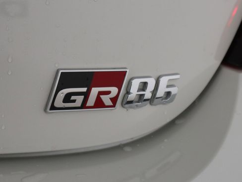 Used 2023 Toyota GR86 Premium w/ ALL Weather Mat Package (TMS) RWD image 33