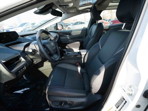 Used 2024 Toyota Prius XLE image 9