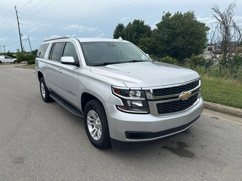 Used 2018 Chevrolet Suburban LT AWD/4WD image 2