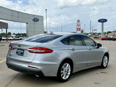 Used 2020 Ford Fusion SE FWD image 4