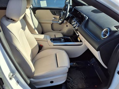 Used 2025 Mercedes-Benz GLA 250 4MATIC image 16