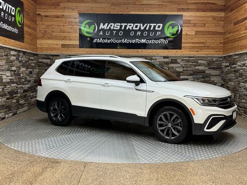 Used 2023 Volkswagen Tiguan SE w/ Panoramic Sunroof Package image 13