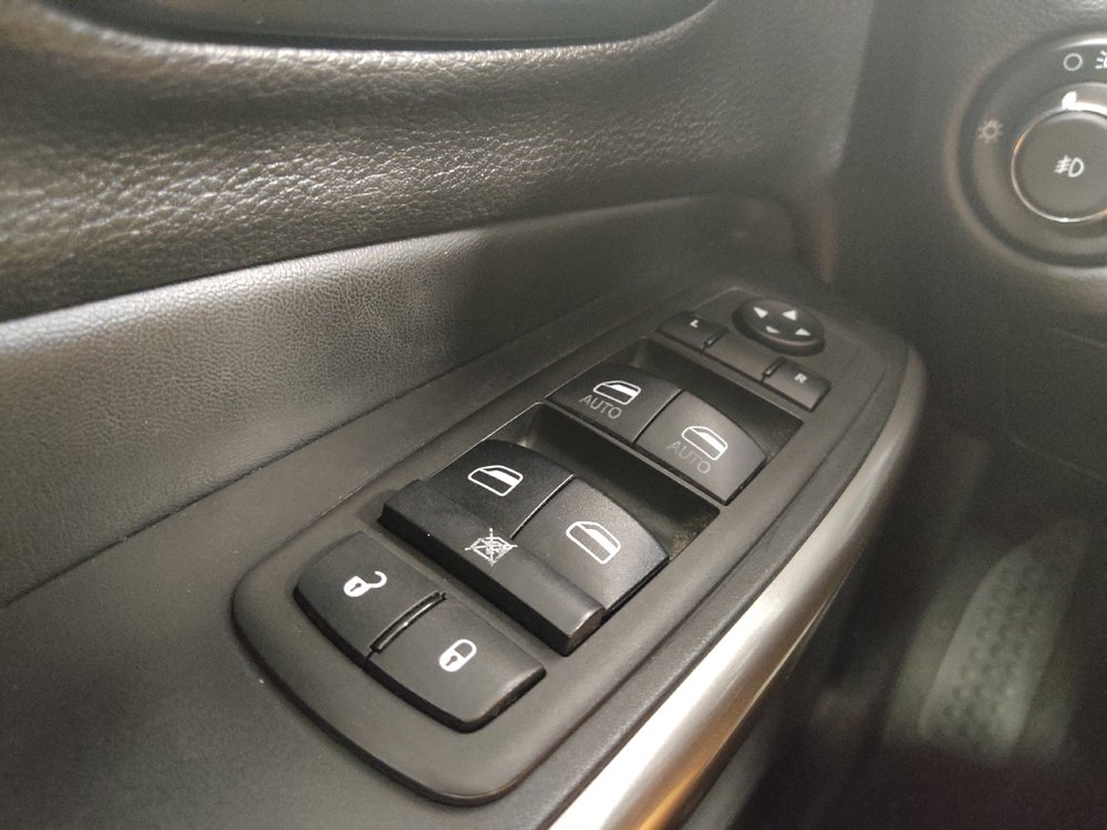 Used 2021 Jeep Cherokee Latitude Plus FWD image 27