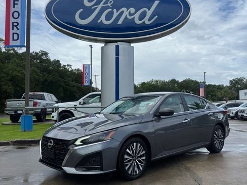 Used 2025 Nissan Altima 2.5 SV FWD image 1