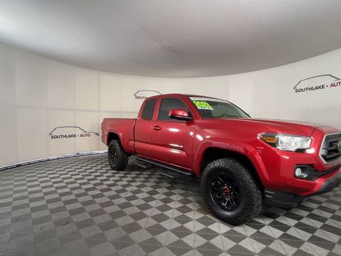 Used 2023 Toyota Tacoma SR5 w/ SR5 Appearance Package RWD image 2