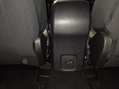 Used 2022 Ford Escape SE image 32