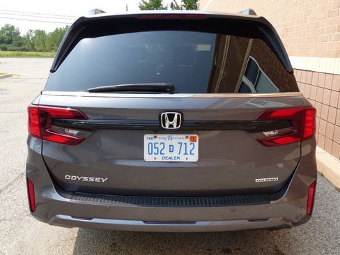 Used 2025 Honda Odyssey Touring image 9