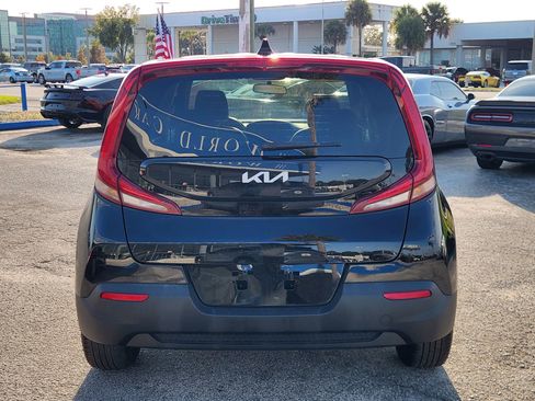 Used 2022 Kia Soul LX image 7