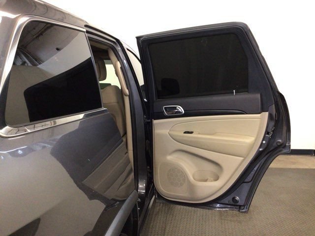 Used 2019 Jeep Grand Cherokee Laredo AWD/4WD image 10