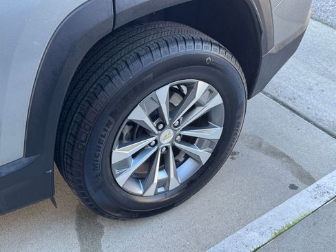 Used 2025 Chevrolet Equinox LT image 29