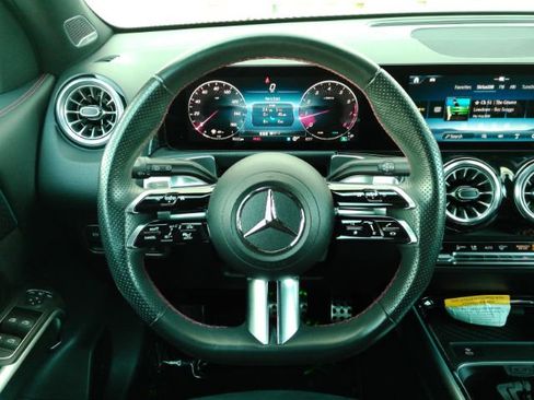 Used 2024 Mercedes-Benz GLB 250 image 35