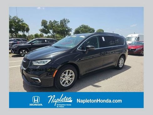 Used 2022 Chrysler Pacifica Touring-L FWD image 1
