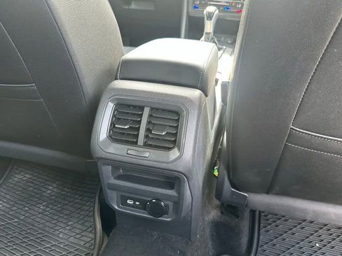 Used 2023 Volkswagen Tiguan SE FWD image 32