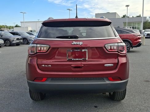 Used 2022 Jeep Compass Latitude w/ Sun and Sound Group AWD/4WD image 5