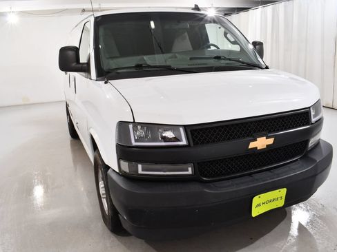 Used 2018 Chevrolet Express 2500 w/ Driver Convenience Package RWD image 4